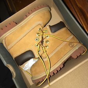 Wheat timbs size 6c